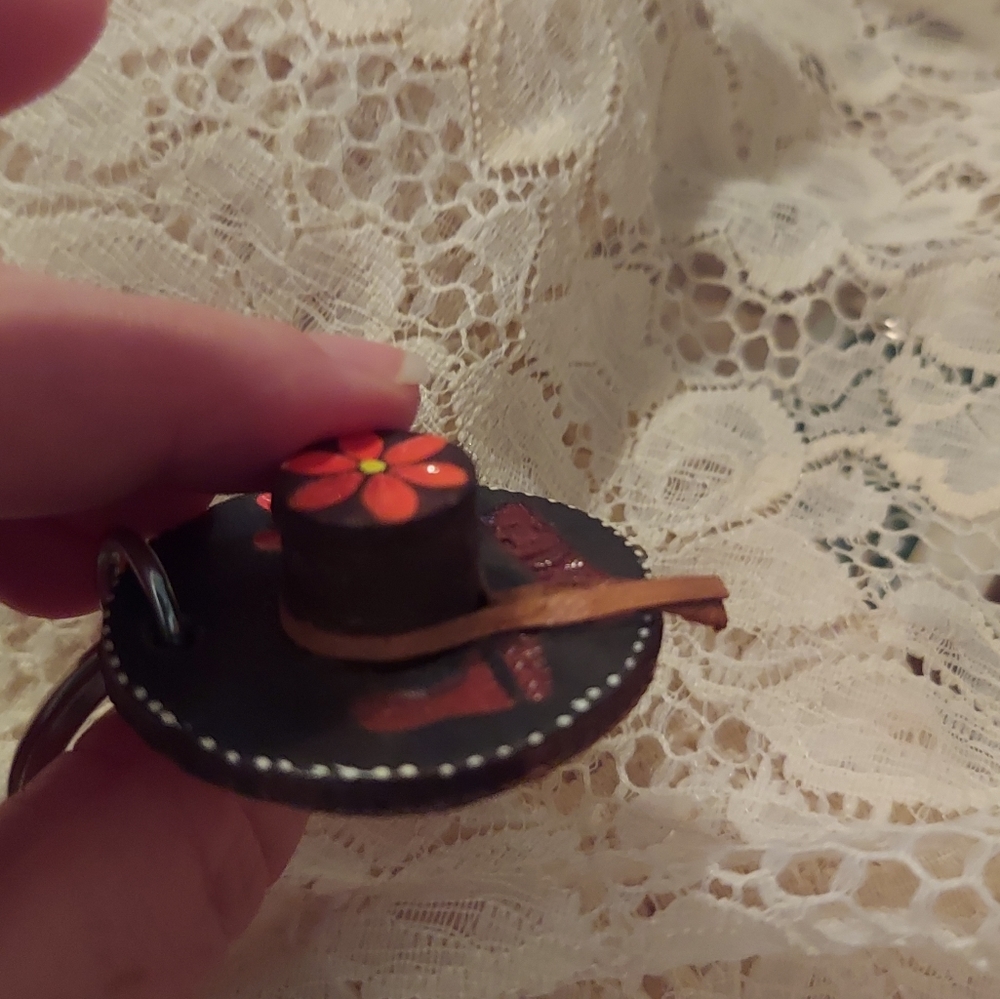 Cute Mexico Souvenir Keychain Leather Sombrero Hat - Picture 6 of 7